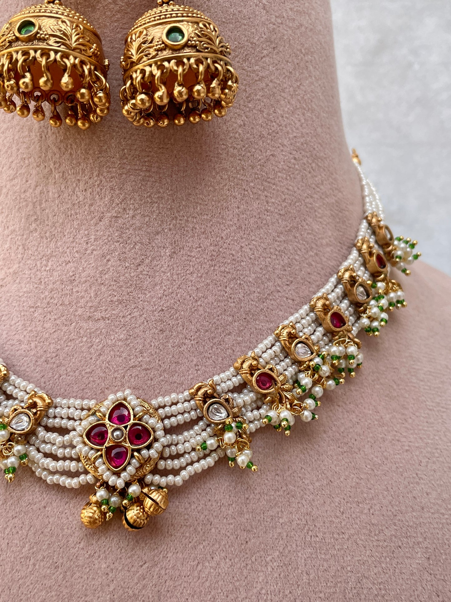 Tuheena Antique Pearl Necklace Set