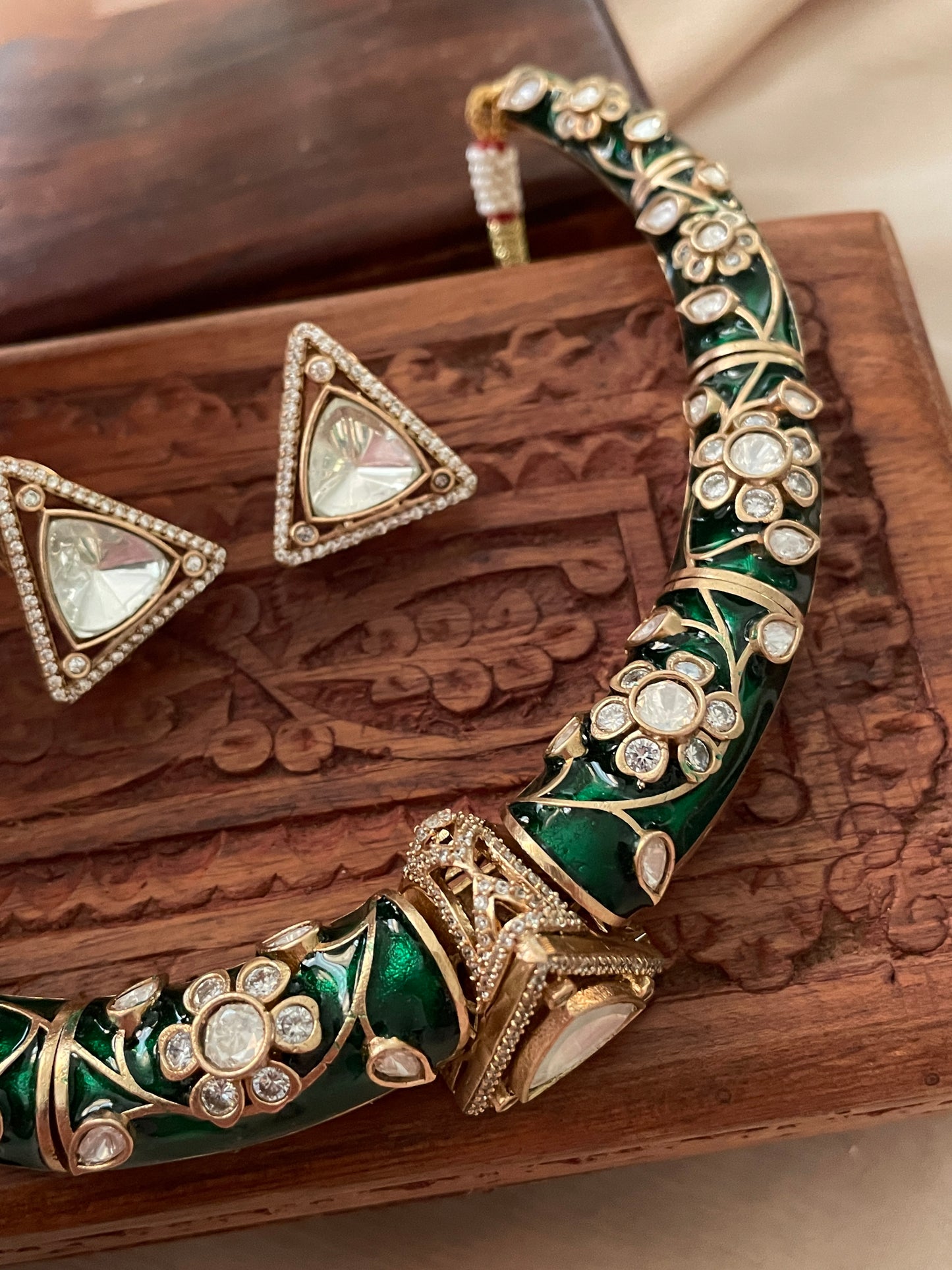Girisha Hasli Necklace Set- Green