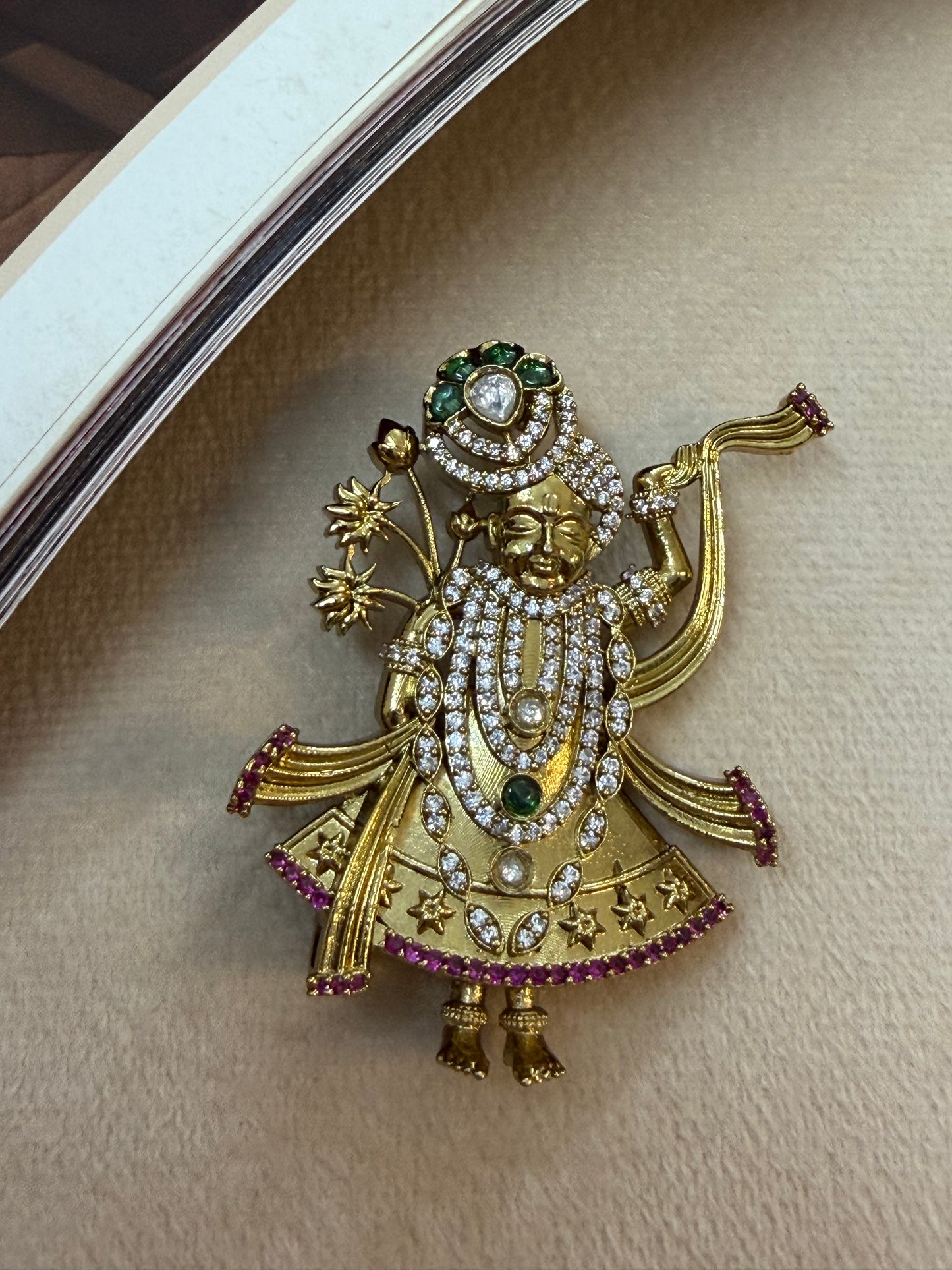 Srinathji Emerald Brooch – Emerald Green & American Diamond stones for Wedding & Festive Wear