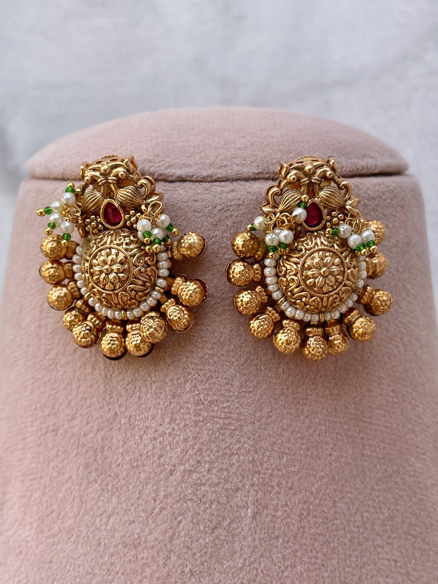 Tasva Antique Pearl Necklace Set