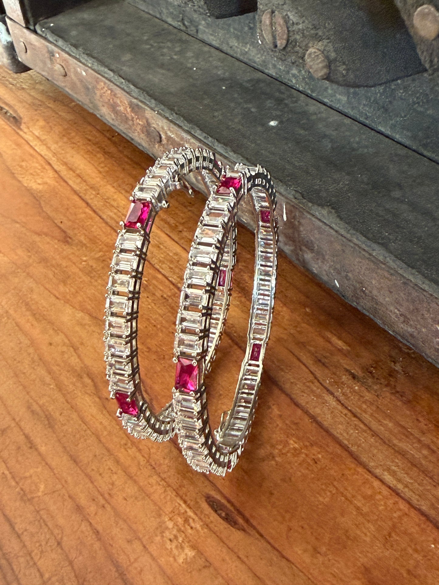 Dua Red Zircon Openable Bangle Set
