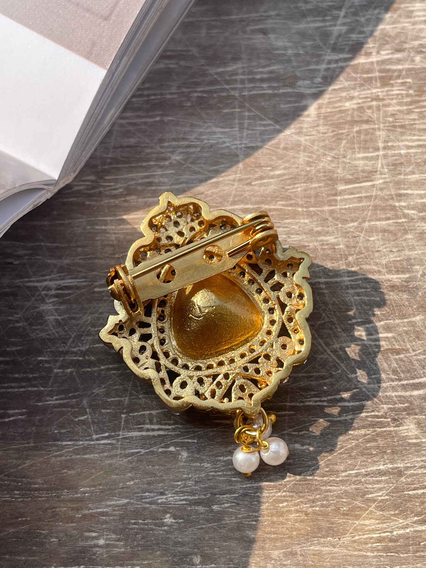 Rajvardhan Pearl Drop Brooch