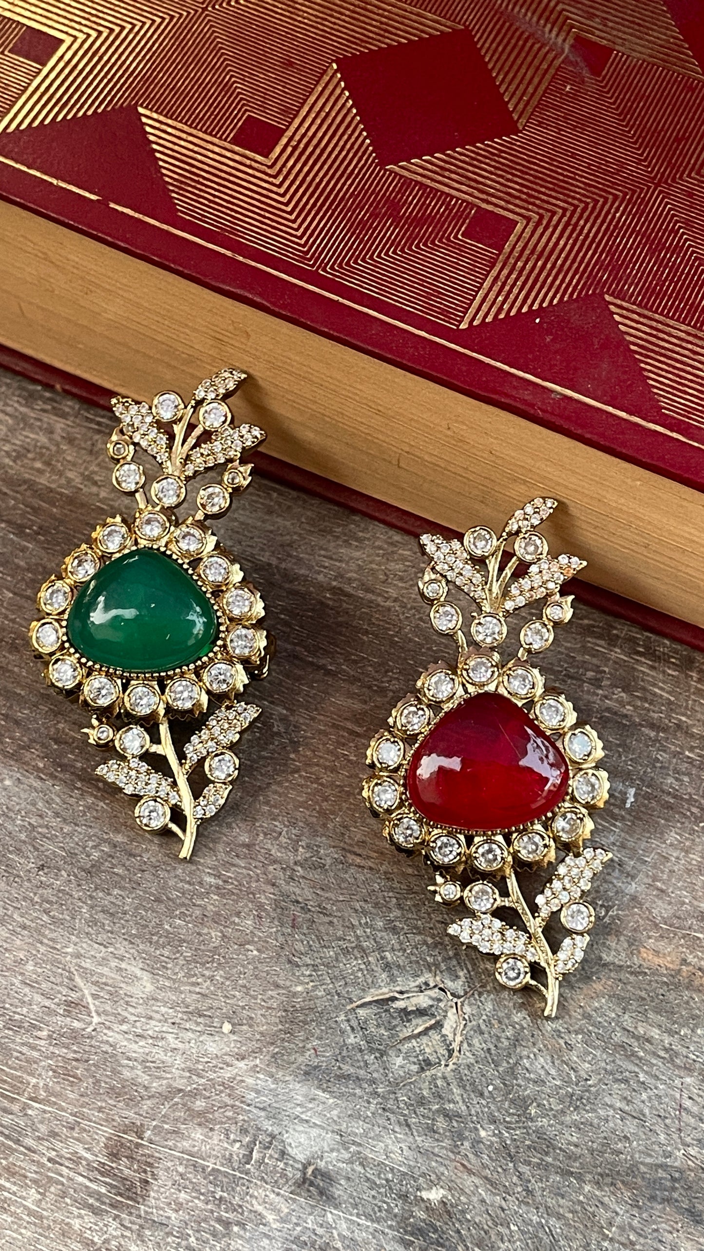 Keshav Emerald Leaf Brooch ( Single )