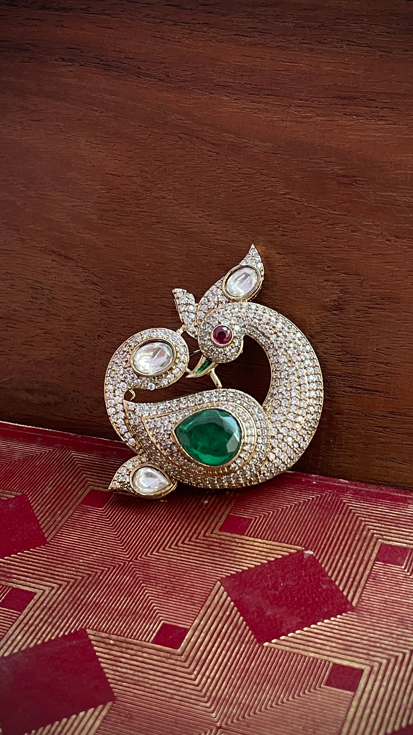 Swansh Emerald Zircon Brooch