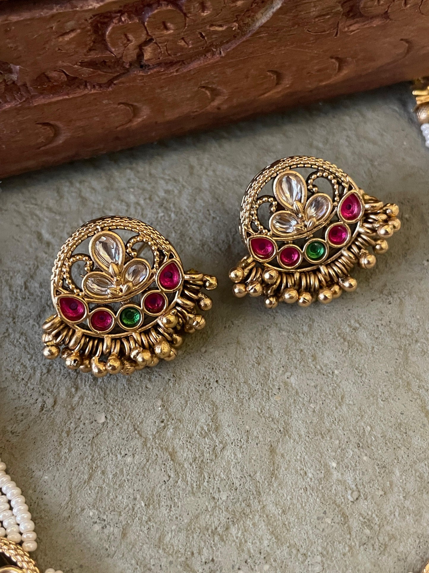 Shubhangi Antique Pearl Necklace Set