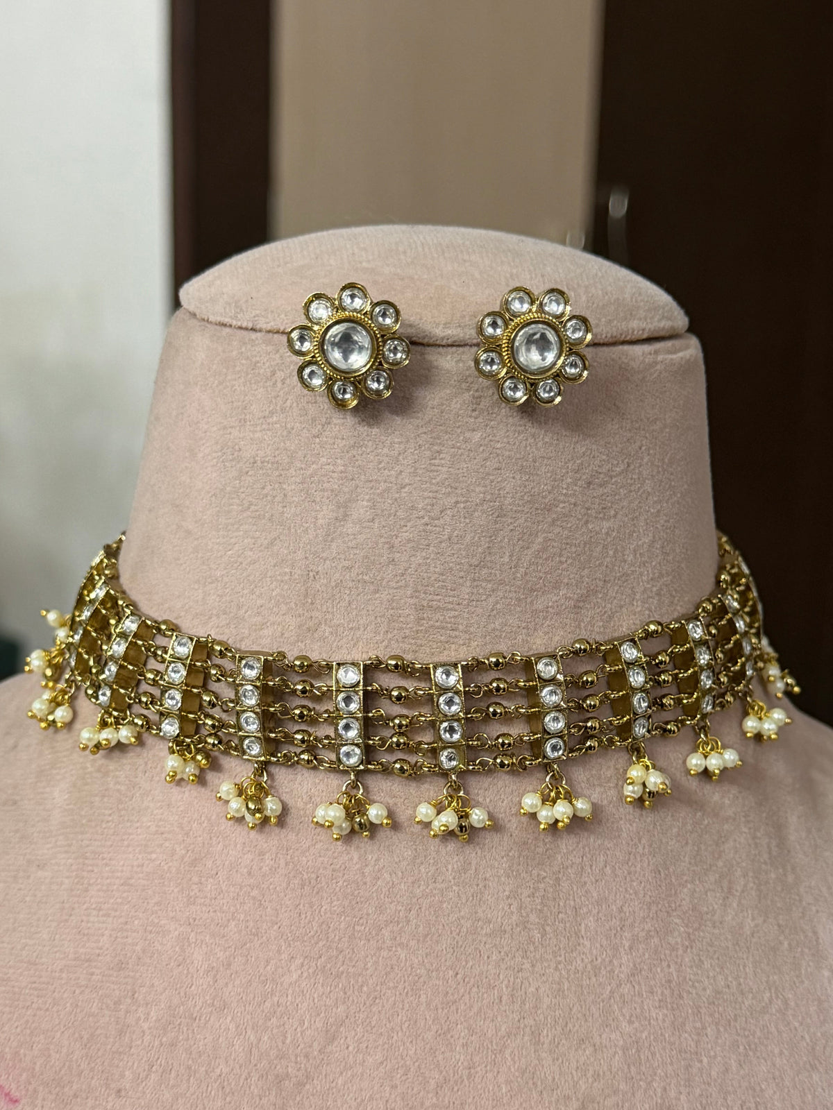 Majro Kundan Choker Necklace Set