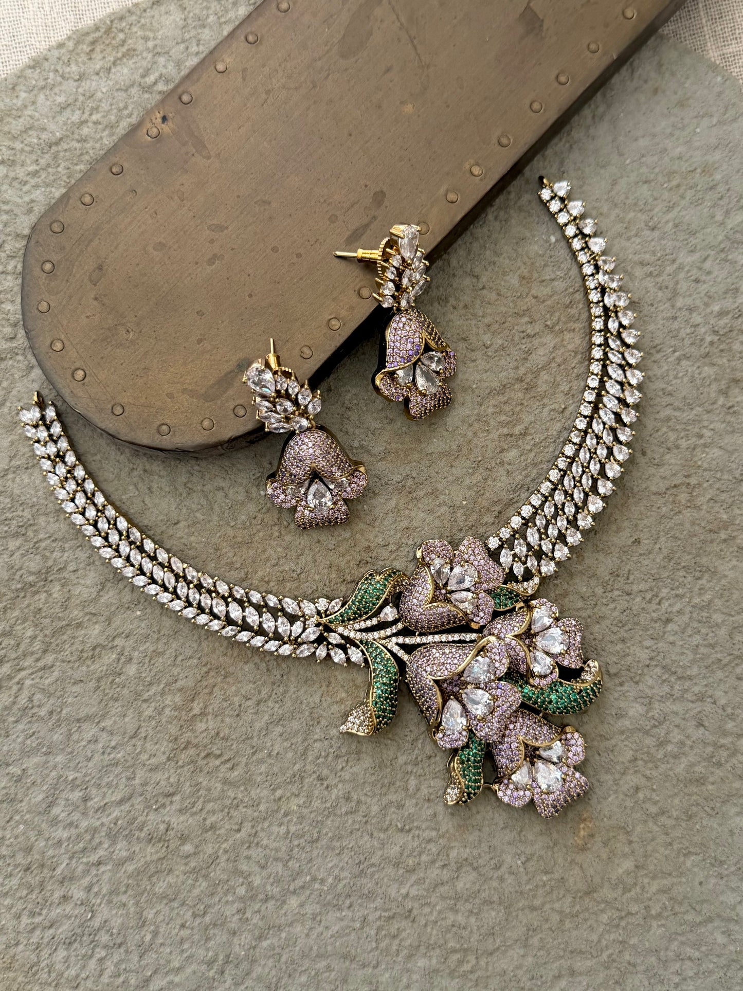 Bodhi Zircon Flower Necklace Set