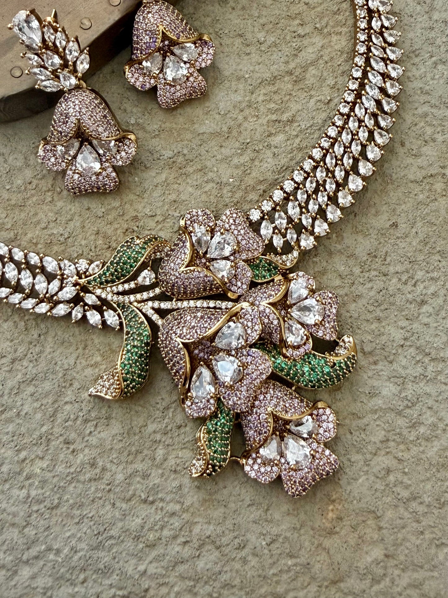 Bodhi Zircon Flower Necklace Set