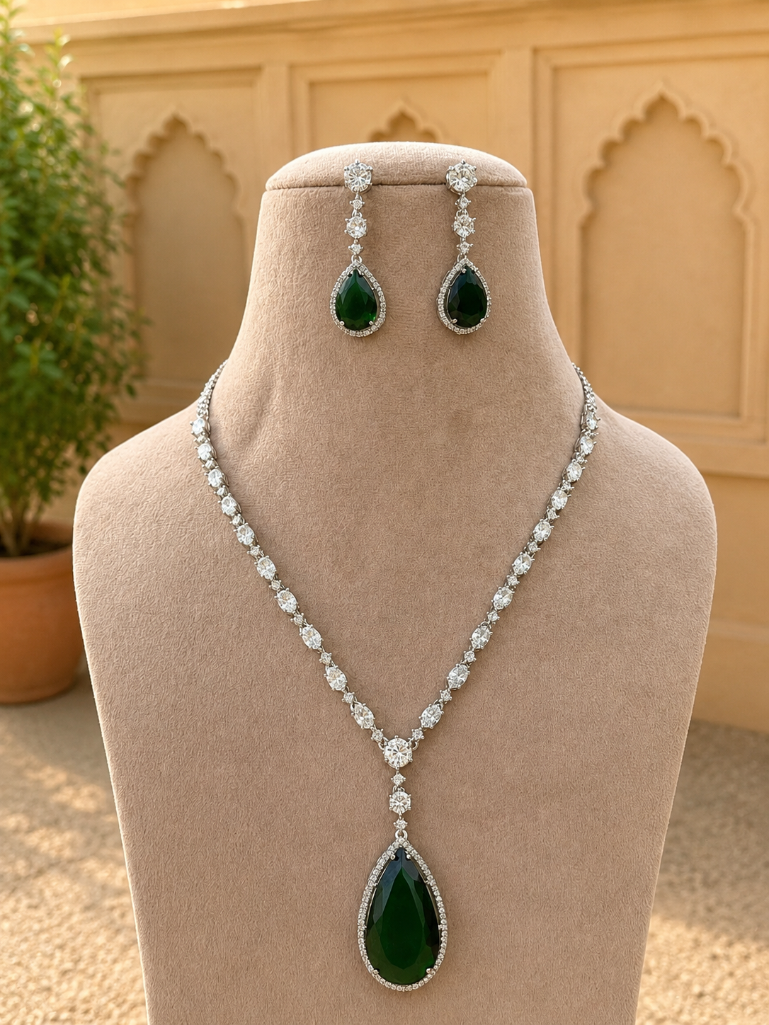 Pernia Zircon Necklace Set