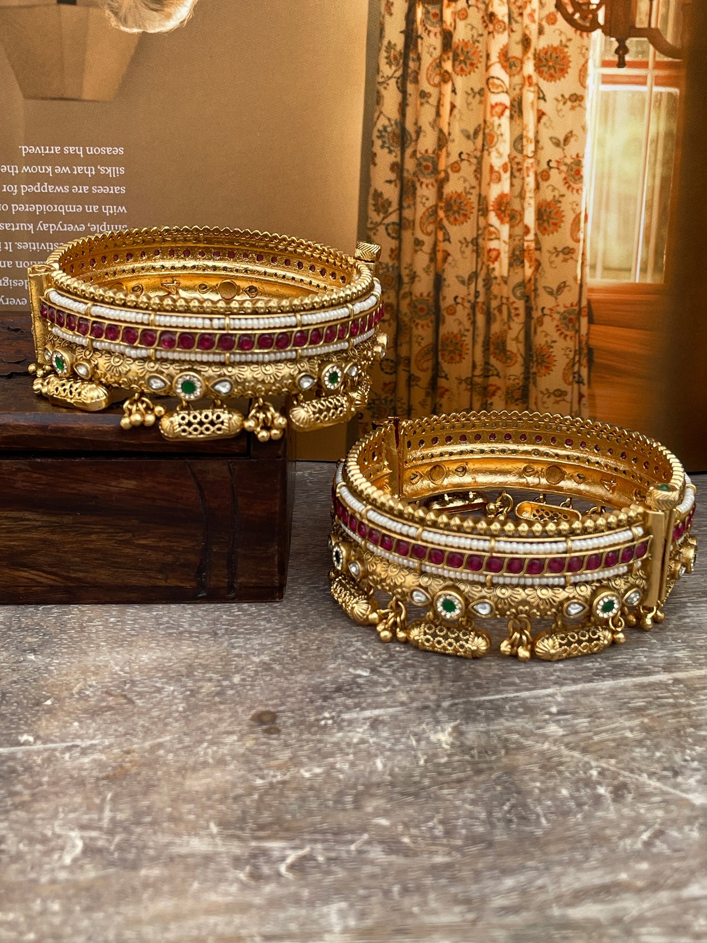 Tridhan Antique Openable Bangles Set