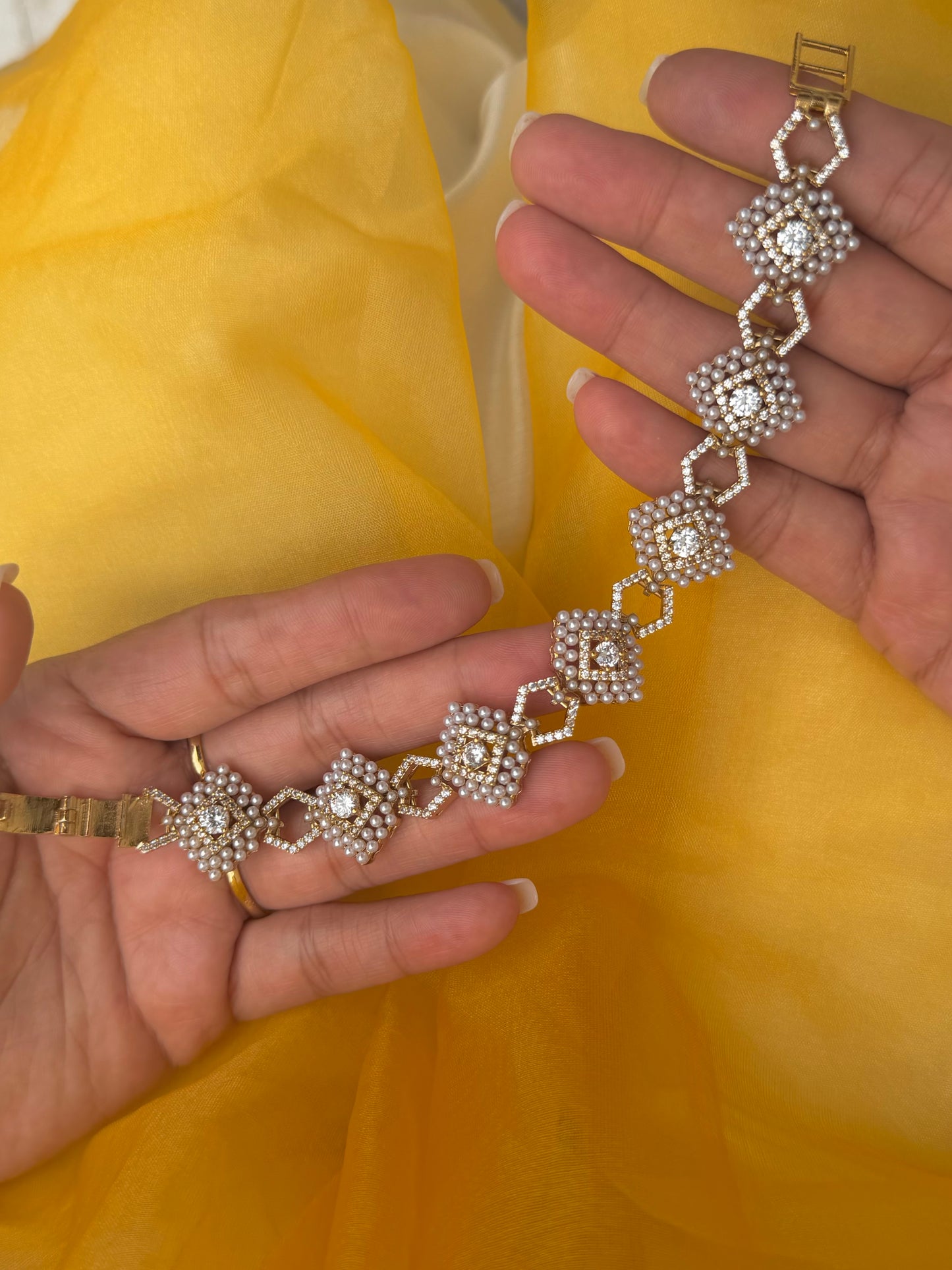 Amreen Thin Pearl & Kundan Bracelet
