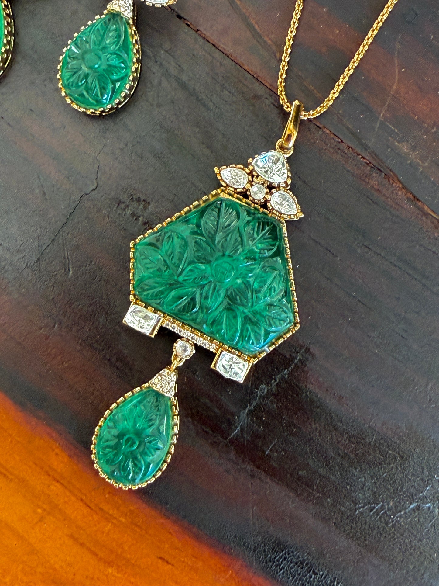 Shwet Carved Emerald Necklace Set