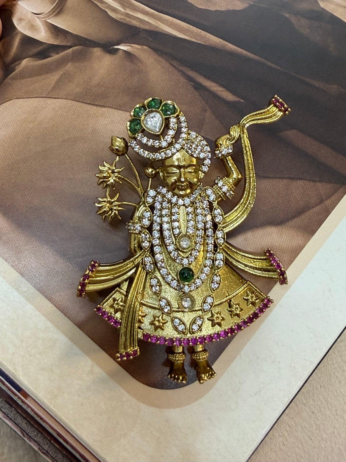 Srinathji Emerald Brooch – Emerald Green & American Diamond stones for Wedding & Festive Wear