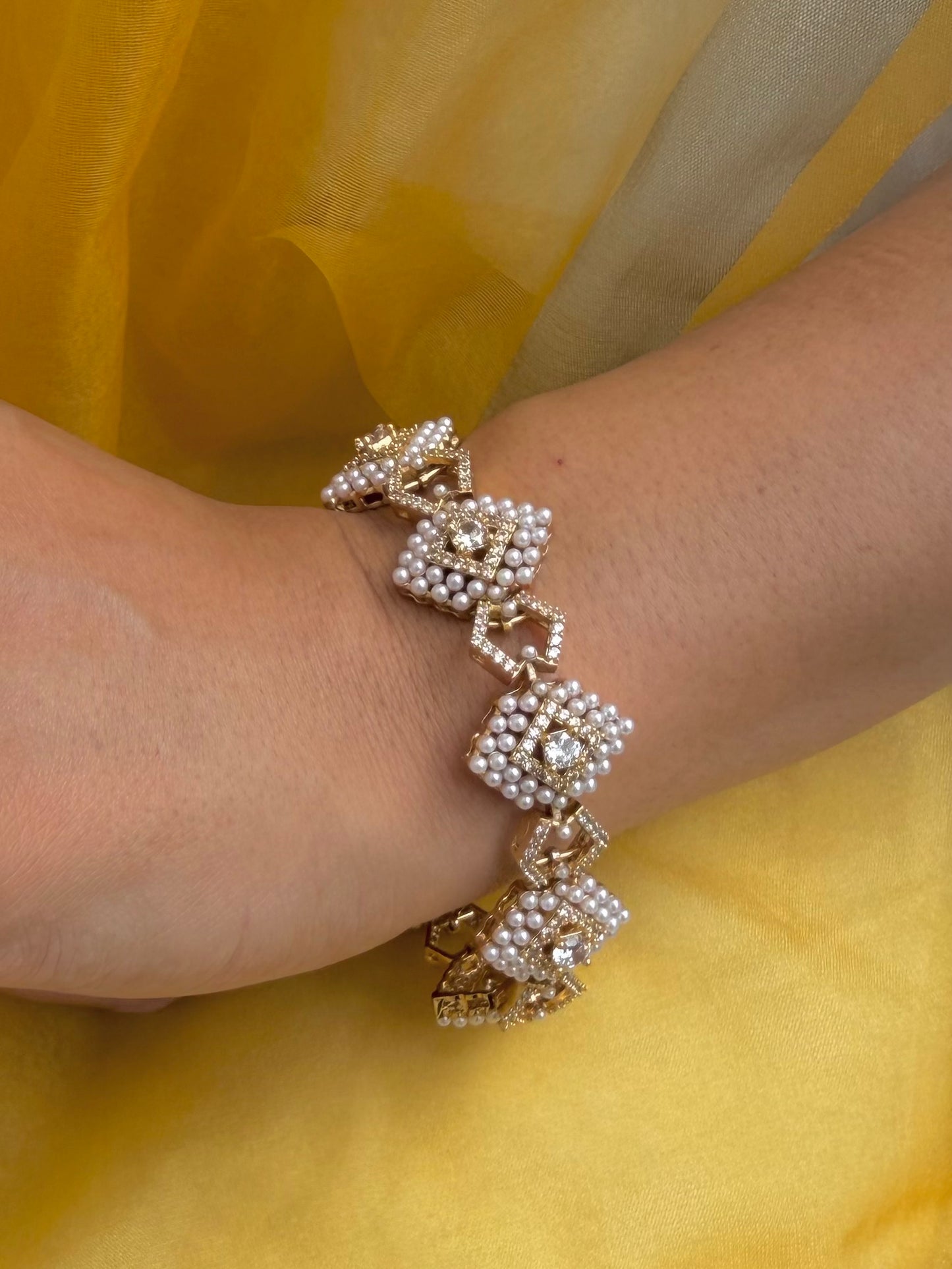 Amreen Thin Pearl & Kundan Bracelet