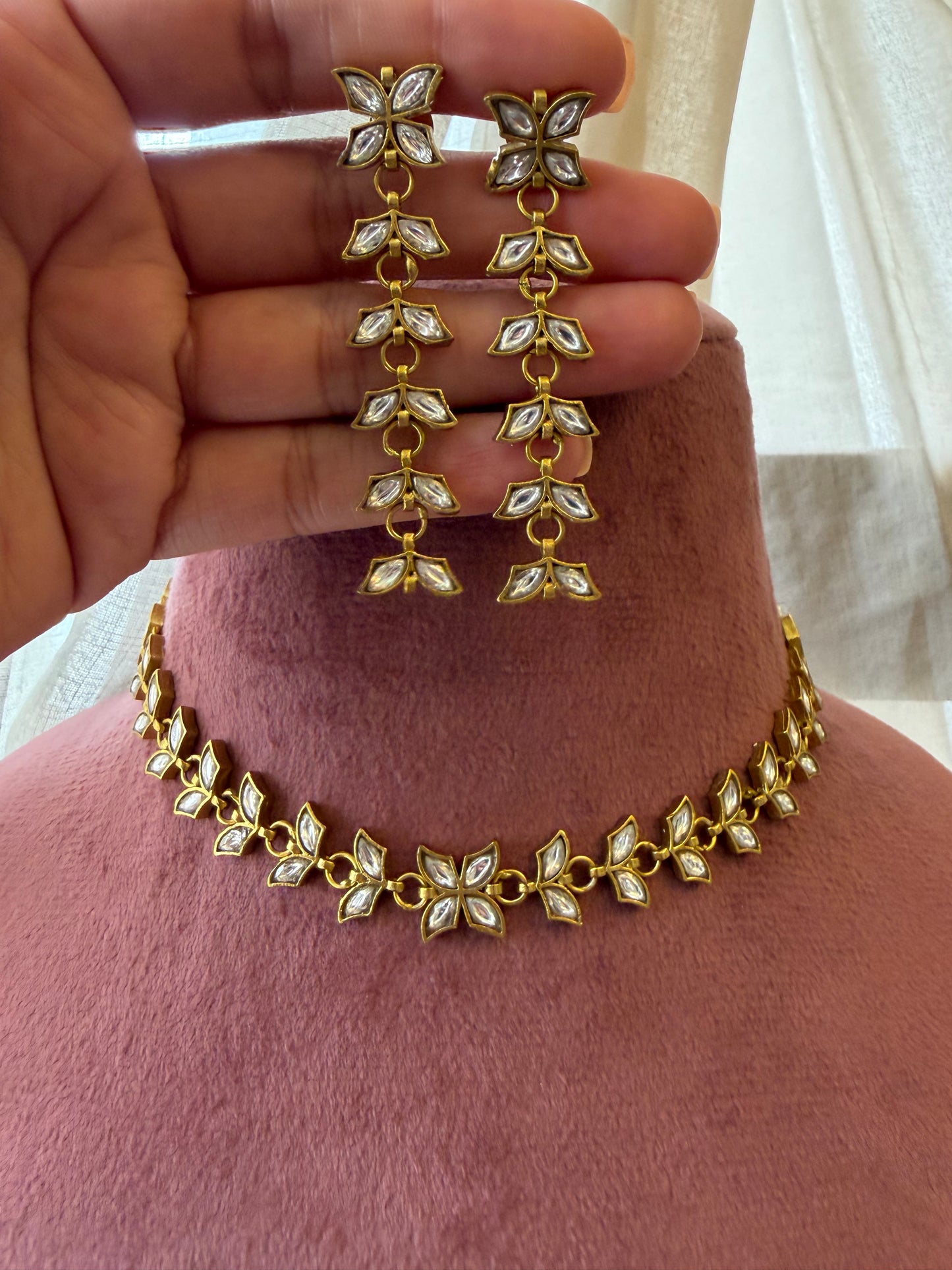 Aarohi Minimal Kundan Polki Necklace Set