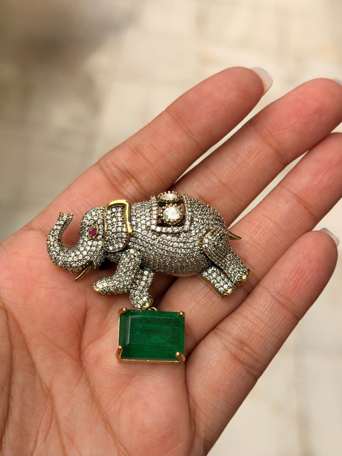 Gaj Emerald Brooch