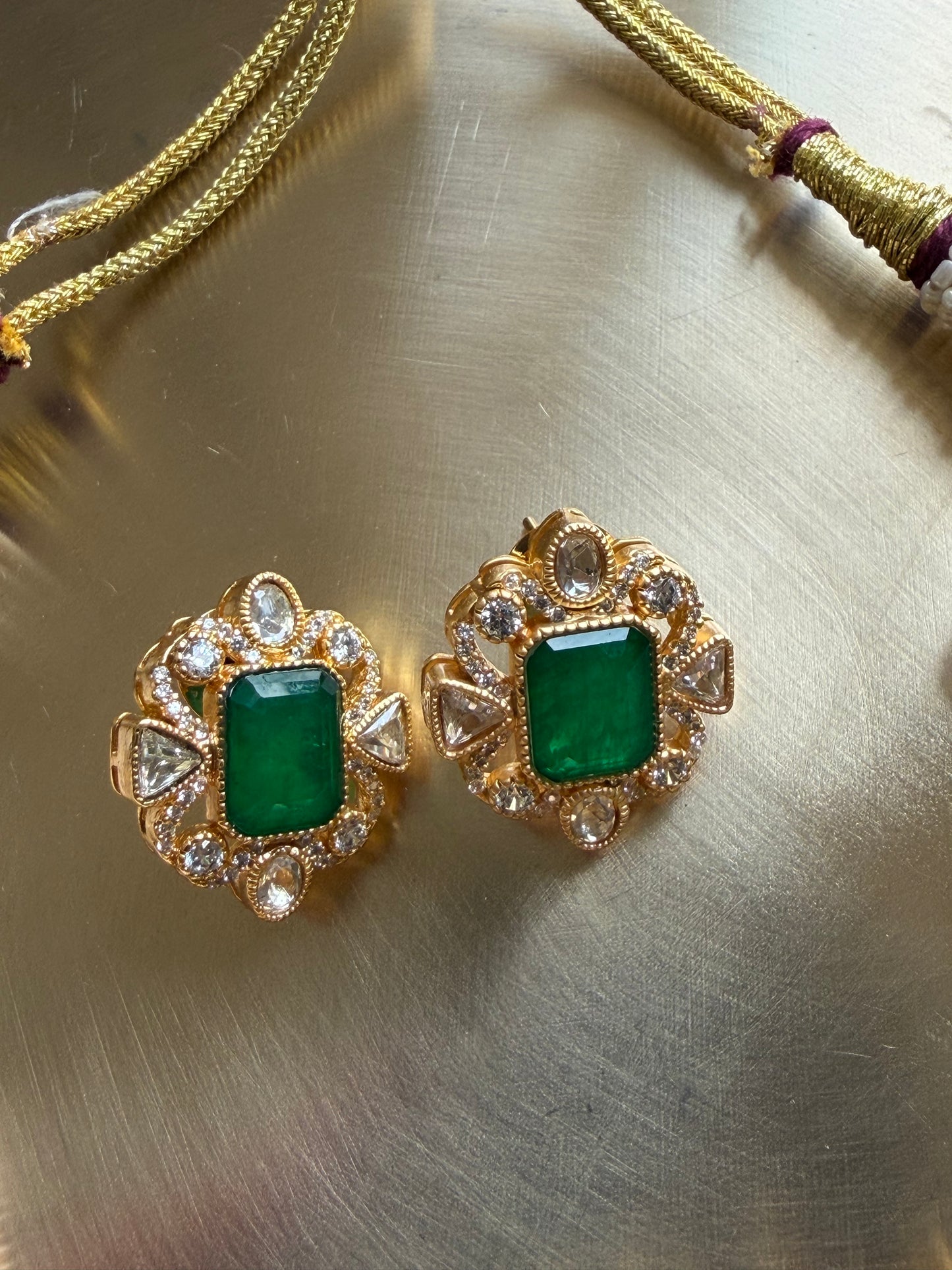 Vira Emerald Polki Choker Necklace Set