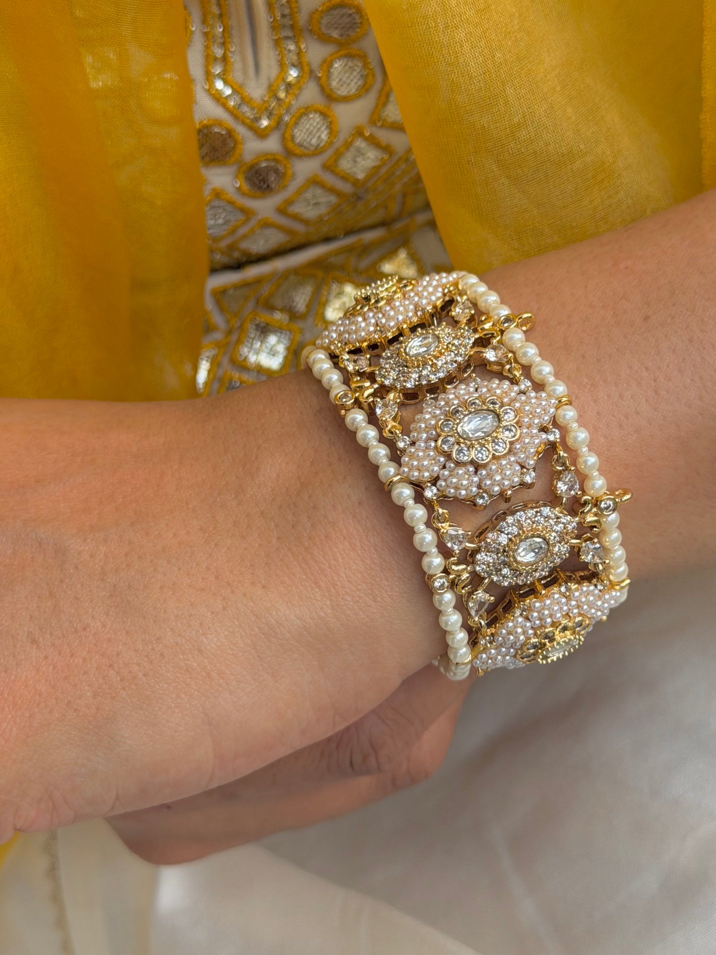 Amreen Thick Pearl Kudan Gold Look alike Bracelet