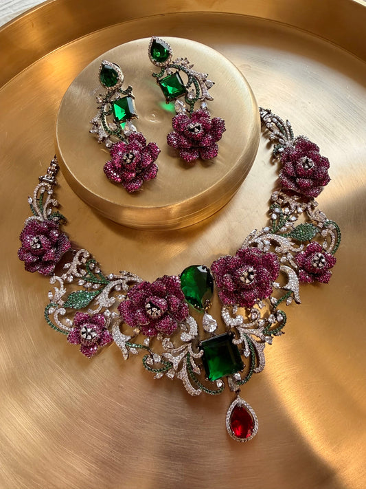 Blooming Roses Necklace Set