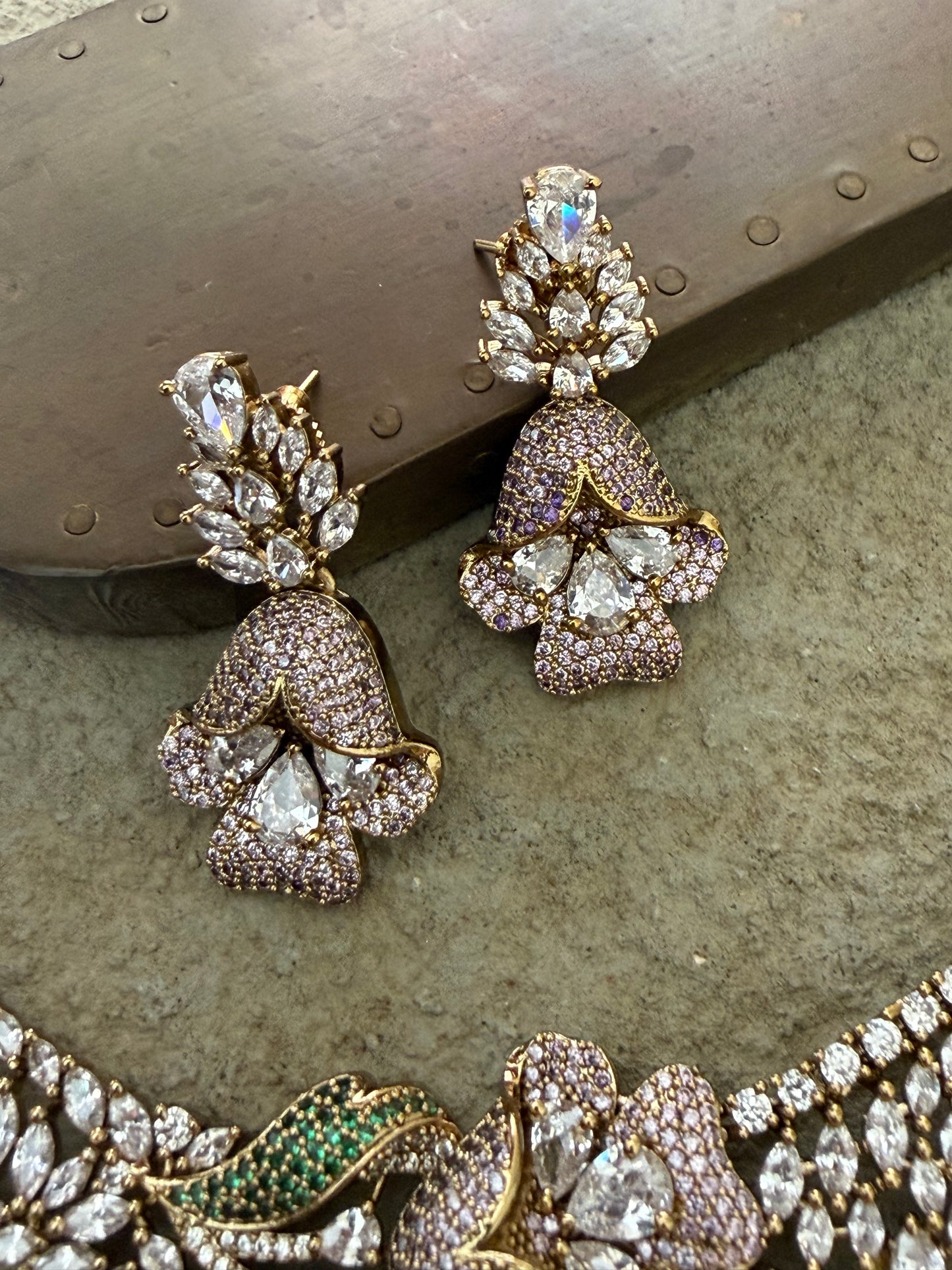 Bodhi Zircon Flower Necklace Set