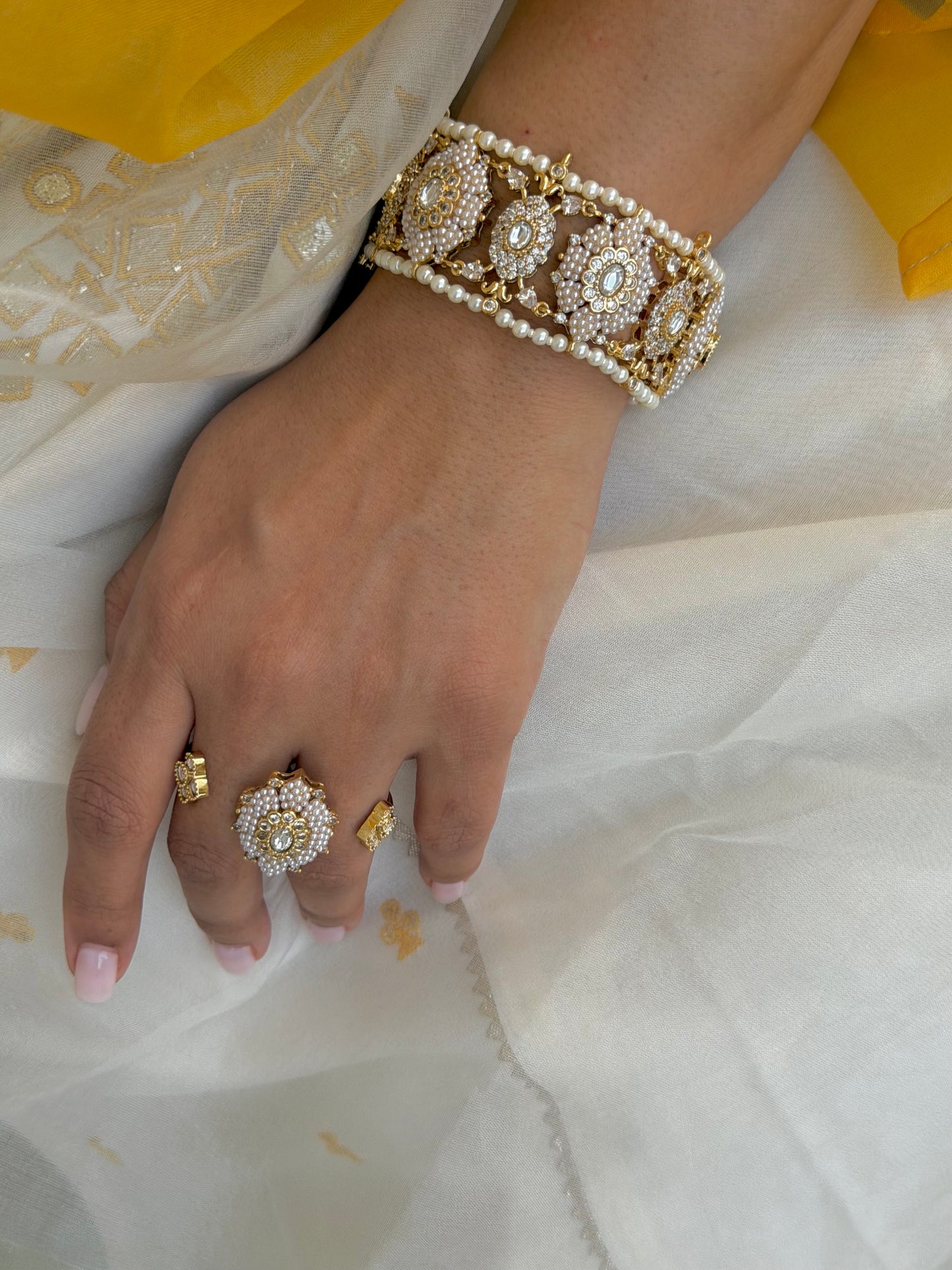 Amreen Thick Pearl Kudan Gold Look alike Bracelet