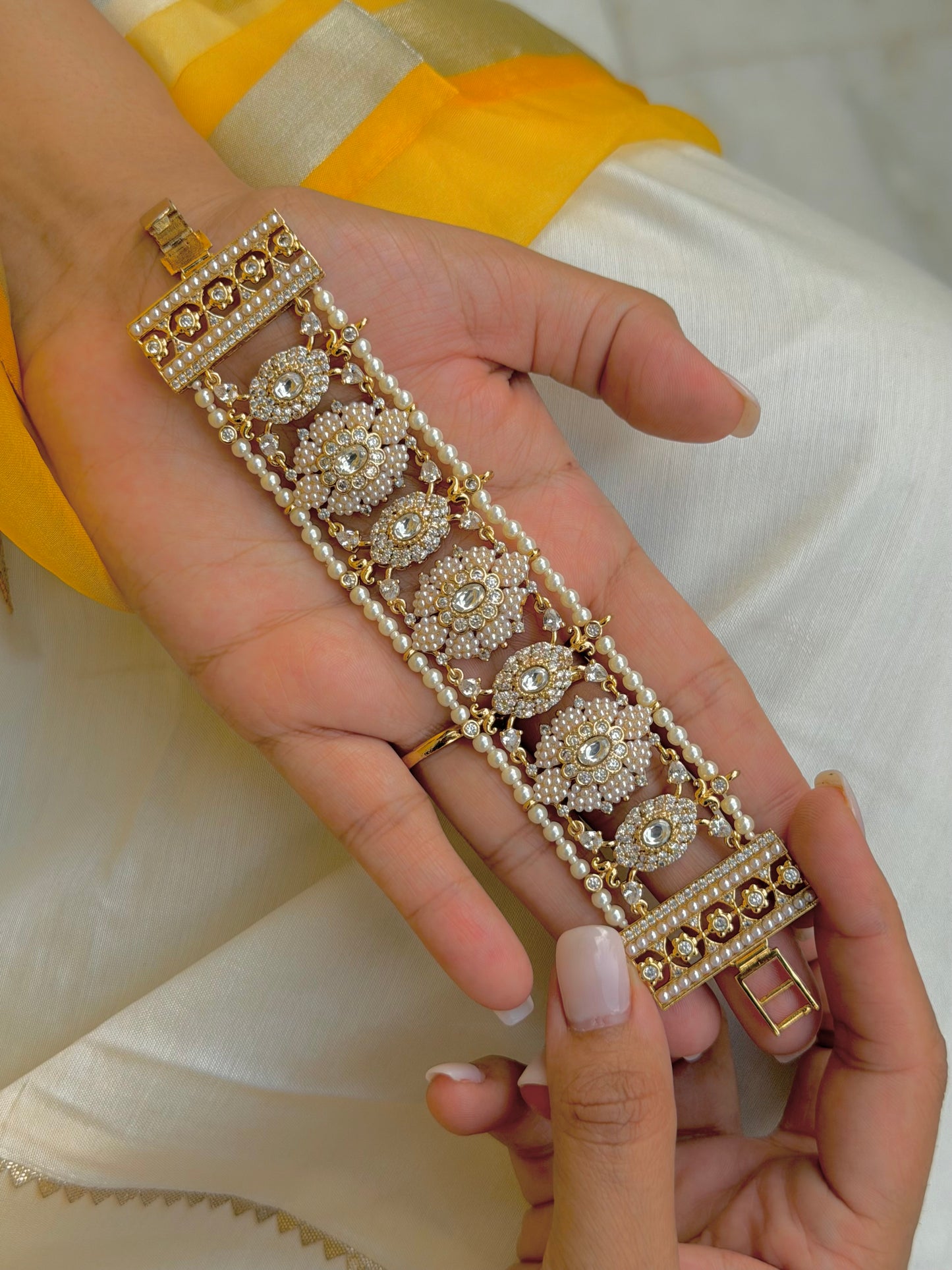 Amreen Thick Pearl Kudan Gold Look alike Bracelet