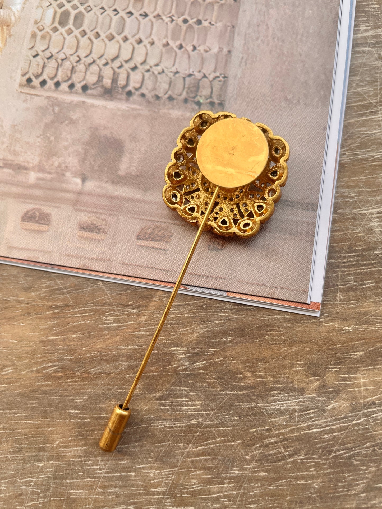 Svarn Polki Lapel Pin