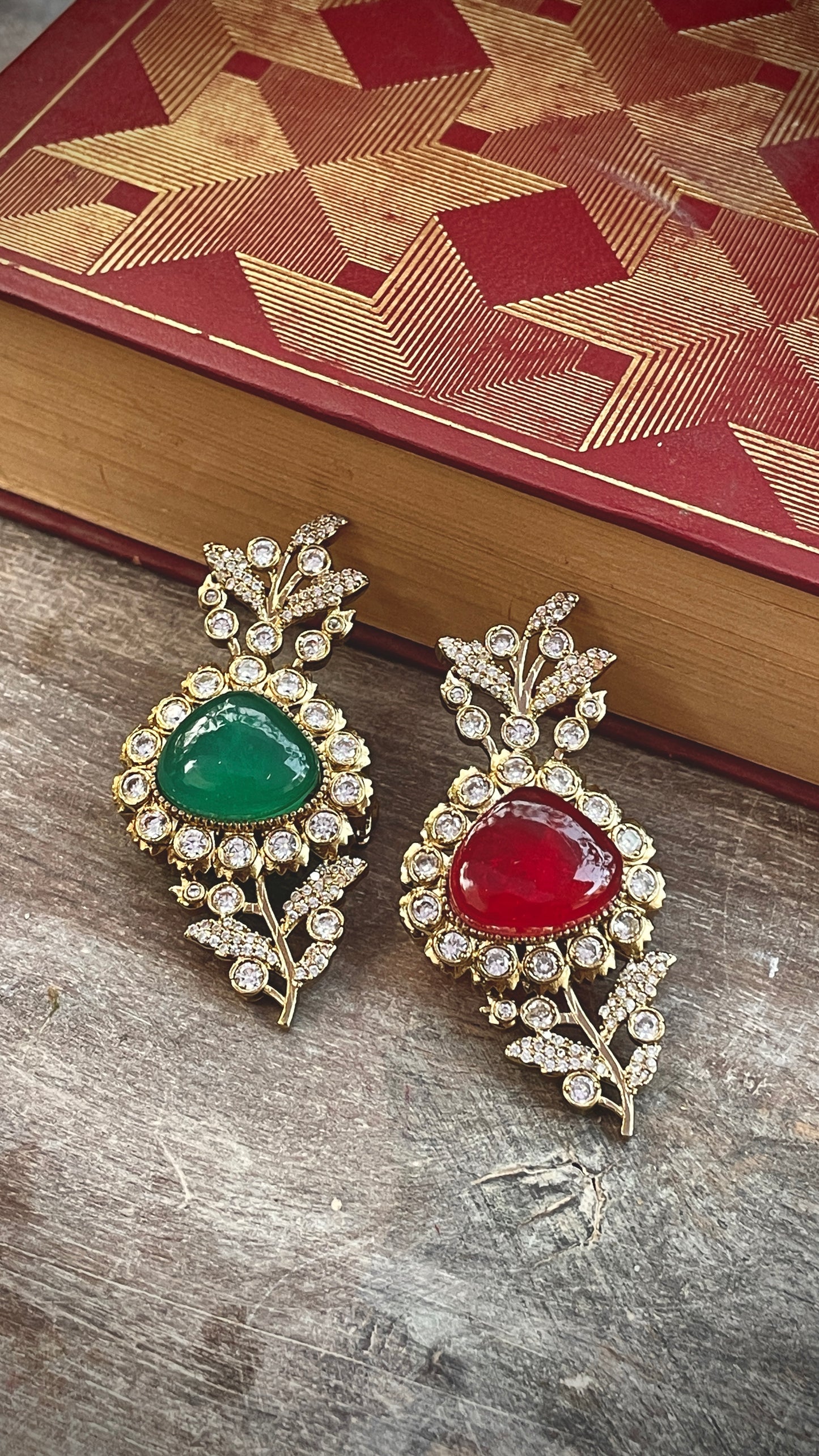 Keshav Emerald Leaf Brooch ( Single )