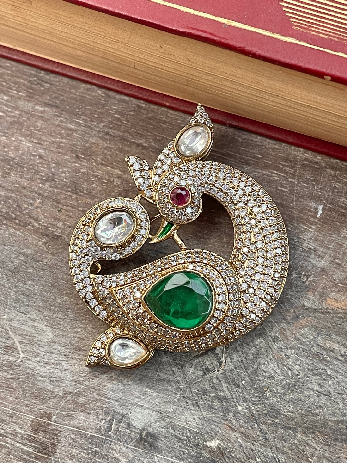 Swansh Emerald Zircon Brooch